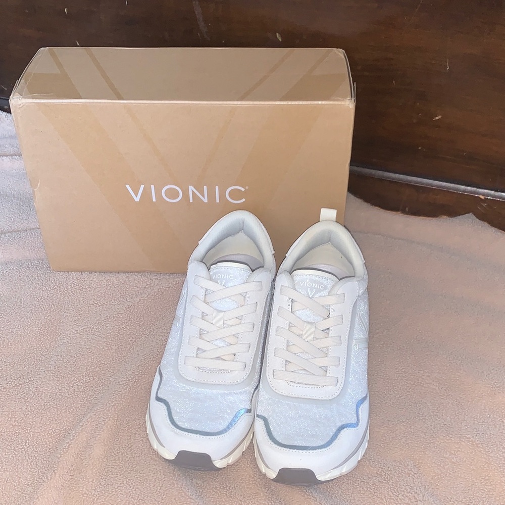 Vionic Women’s White and Light Gray Lace-Up Sneakers- Presley in Cream